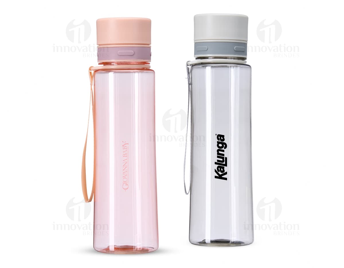 Garrafa Plástica 780ml transparente com tampa rosqueável.