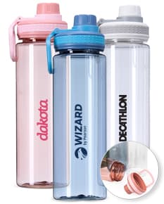 Garrafa plástica de 750ml de cor transparente, com tampa de rosca na cor azul.