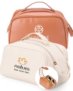 Nécessaire em material sintético disponível em várias cores, possui design moderno e compacto com fecho em zíper.