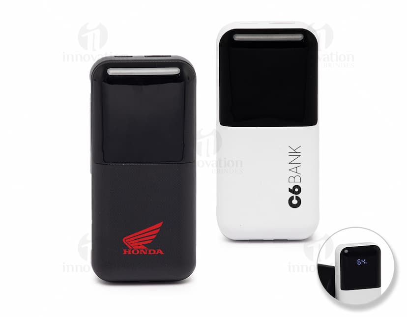 Power Bank 6.000 mAH com duas saídas, na cor preta, com indicador de bateria, cabo USB incluído e compatível com diversos dispositivos eletrônicos.