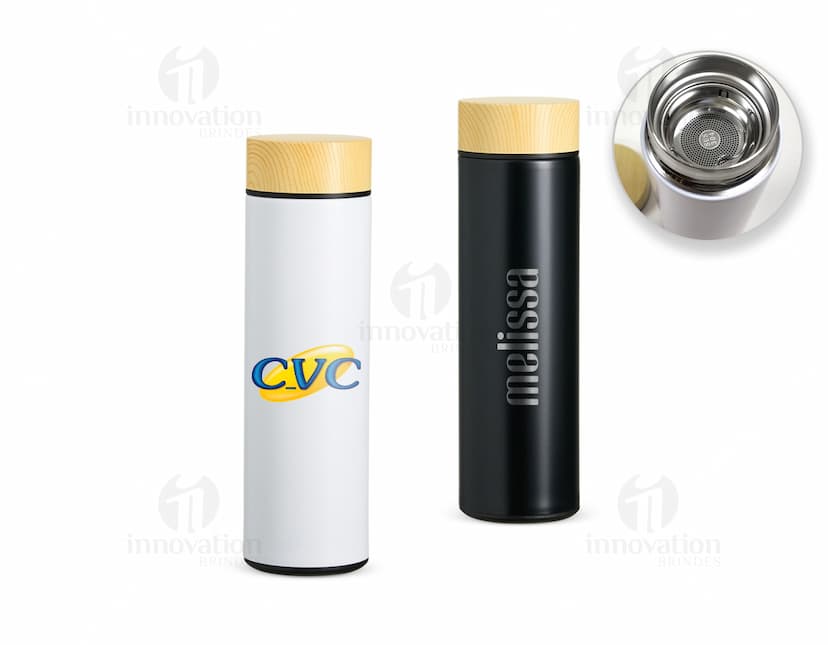 Garrafa térmica de 450ml em aço inoxidável, com tampa rosqueável e alça para transporte. Cor predominante: prata.