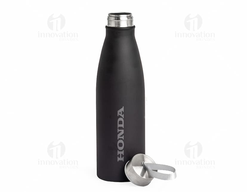 Garrafa de aço inoxidável de 800ml em fundo branco.