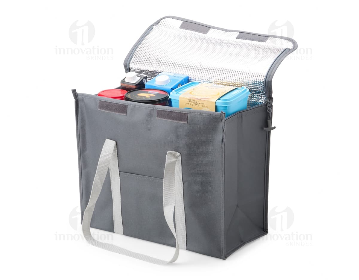 Bolsa Térmica 34 Litros de cor azul, com alça ajustável e fecho em zíper. Ideal para manter alimentos e bebidas refrigerados por longos períodos.