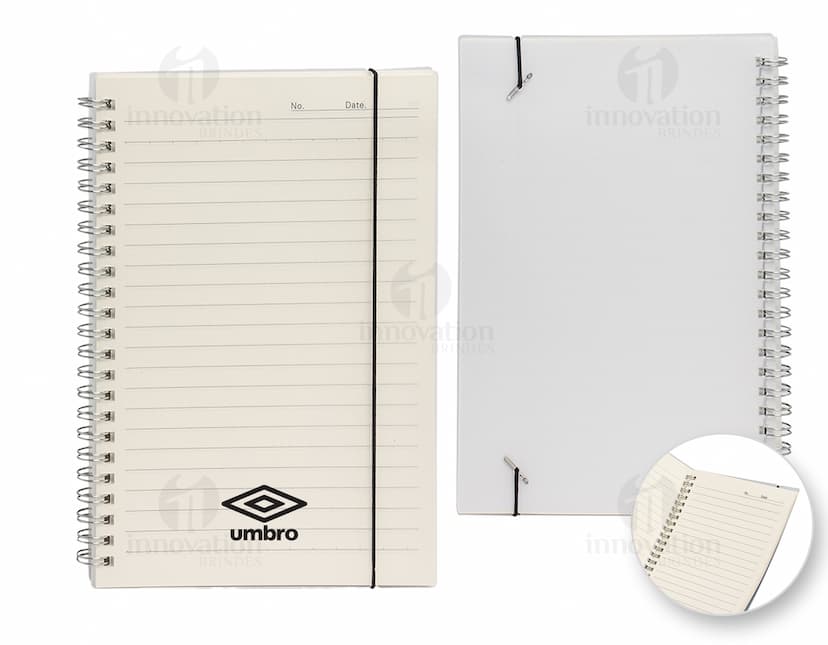 Produto: Caderno A5 Plástico. Cor rosa com capa plástica, tamanho A5 e folhas pautadas.