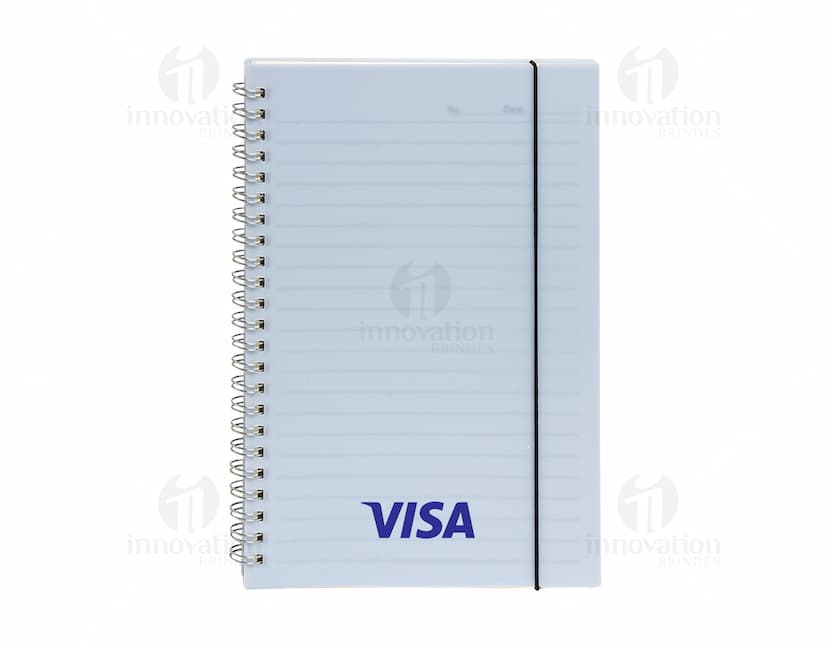 Produto: Caderno A5 Plástico. Cor rosa com capa plástica, tamanho A5 e folhas pautadas.