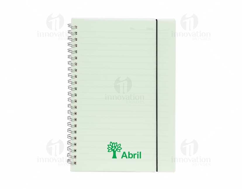 Produto: Caderno A5 Plástico. Cor rosa com capa plástica, tamanho A5 e folhas pautadas.