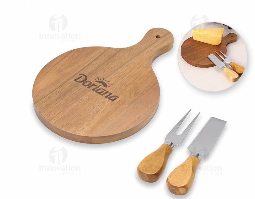 Kit queijo de 3 peças em aço inoxidável e madeira, contendo faca, garfo e espátula. Ideal para servir queijos de forma prática e elegante.