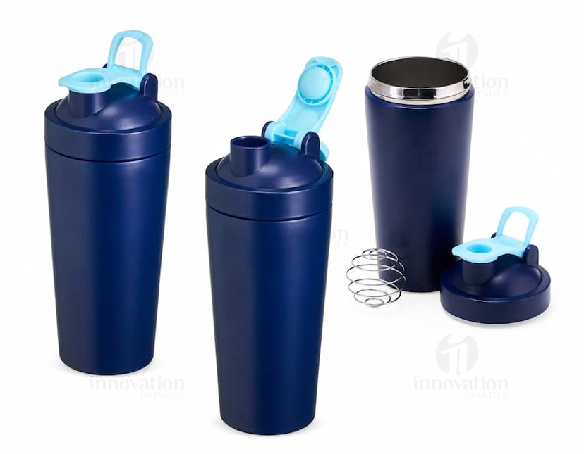 Coqueteleira Térmica 700ml prateada, em metal, com tampa e alça. Objeto para preparar e armazenar bebidas.