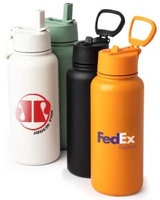 Garrafa térmica de 900ml em plástico transparente com tampa amarela. Perfeita para armazenar líquidos quentes ou frios. Ideal para manter a bebida fresca durante horas.