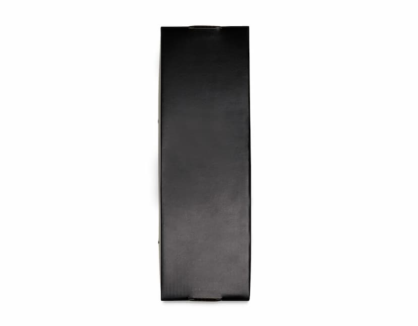 Um conjunto de dois utensílios de churrasco em aço inoxidável, incluindo faca e garfo. Os utensílios são de cor prata, com design clássico e acabamento brilhante. Perfeitos para uso em churrascos, com cabo de madeira para maior conforto durante o manuseio.