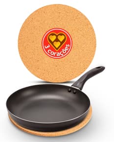 descanso de panela em cortiça para proteger superfícies de cozinha durante o cozimento.
