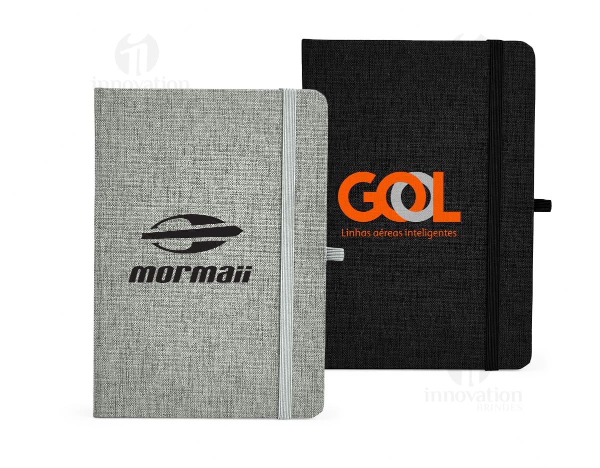 Caderneta em linho com porta caneta, em cores neutras, com capa protetora, folhas em branco e fecho de elástico. Ideal para anotações no escritório, reuniões de negócios ou estudos. Design vintage e textura de linho, perfeito para decoração ou uso pessoal.