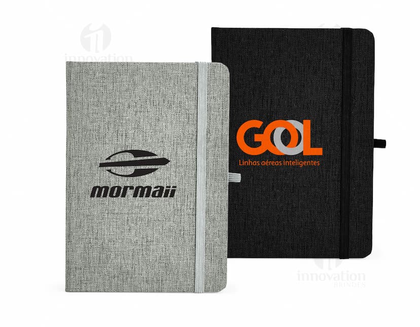 Caderneta em linho com porta caneta, em cores neutras, com capa protetora, folhas em branco e fecho de elástico. Ideal para anotações no escritório, reuniões de negócios ou estudos. Design vintage e textura de linho, perfeito para decoração ou uso pessoal.