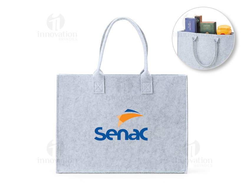 Sacola de feltro marrom, moderna e elegante, com fecho de metal e alças de couro. Ideal para compras e presente. Seguro e resistente, perfeito para proteger suas compras e pertences.
