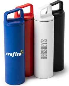 Garrafa térmica 600ml em metal prateado e design clean. Objeto de tecnologia que mantém líquidos quentes ou gelados por horas.