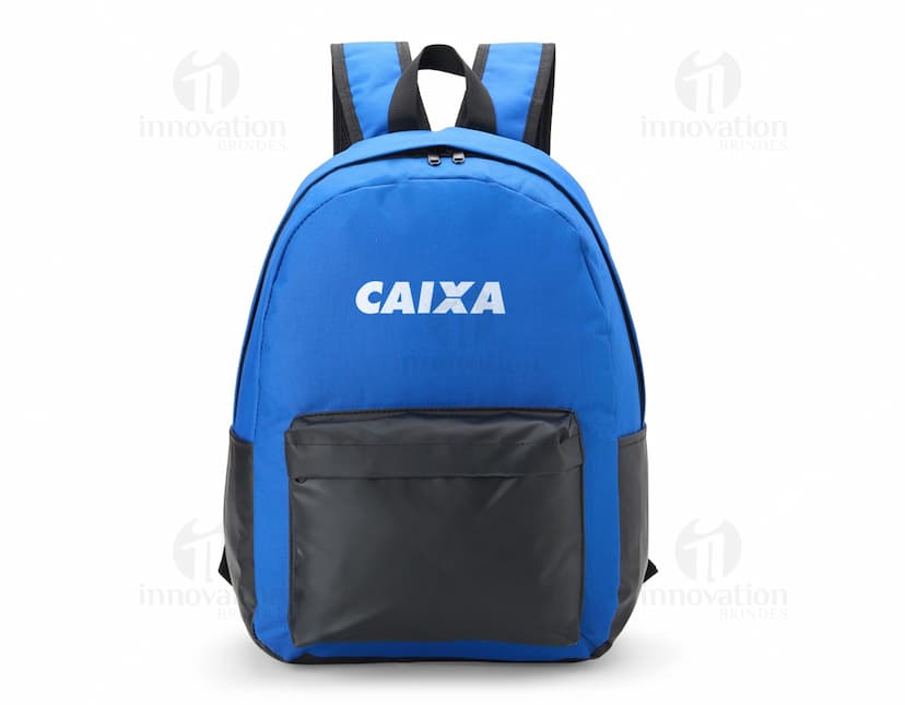 Mochila Nylon 33 Litros preta, resistente e moderna, ideal para viagens e transporte de equipamentos. Com alças de couro, zíper, bolsos e alças ajustáveis. Perfeita para quem busca praticidade e estilo em suas atividades do dia a dia.