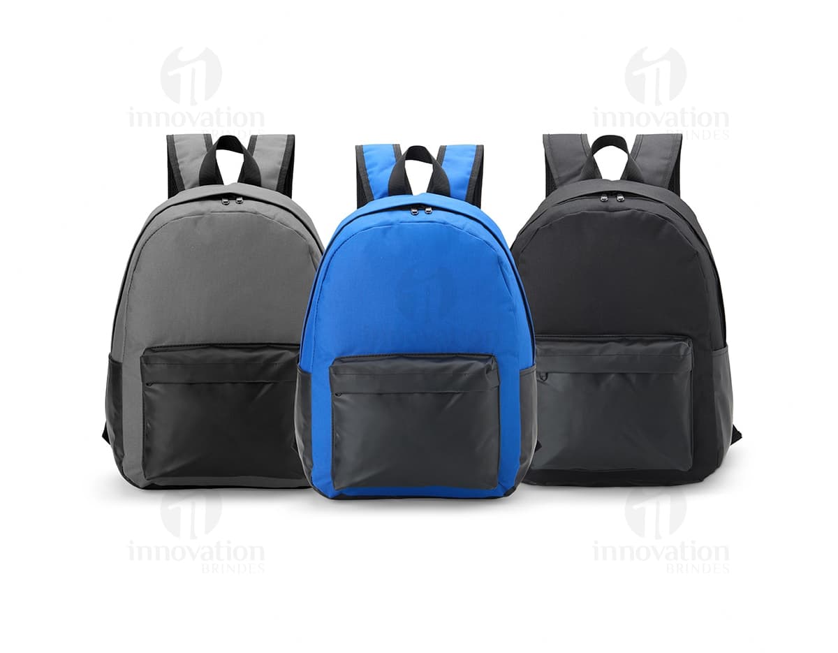 Mochila Nylon 33 Litros preta, resistente e moderna, ideal para viagens e transporte de equipamentos. Com alças de couro, zíper, bolsos e alças ajustáveis. Perfeita para quem busca praticidade e estilo em suas atividades do dia a dia.