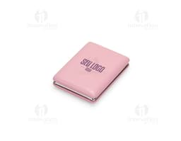 Espelho Duplo PU num ambiente de escritório com computador portátil, papel, livro, disco de vídeo e outros itens de