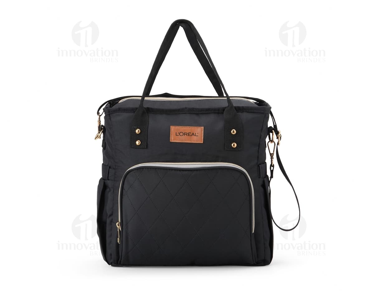 Bolsa térmica de 16 litros em couro marrom, elegante e moderna. Possui alça, zíper, alça de mão e fecho de fivela. Ideal para transportar alimentos e bebidas de forma segura e estilosa.