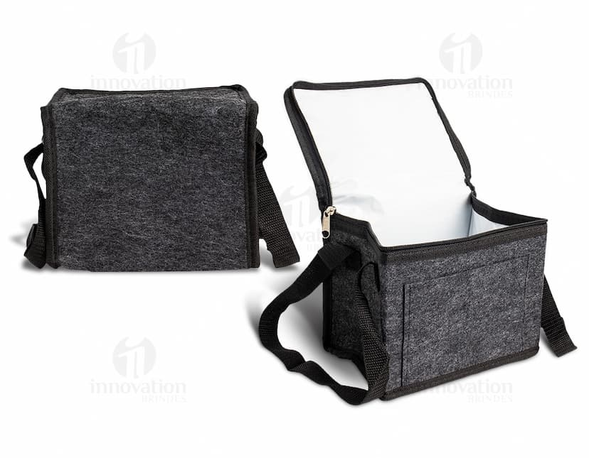 Bolsa térmica de 5,3 litros em couro preto, ideal para transporte de alimentos e bebidas. Com alça de mão, compartimento com zíper, design elegante e resistente. Perfeito para manter sua comida fresca durante viagens, passeios ou no trabalho.
