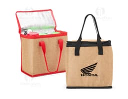 Bolsa térmica de 17 litros em papelão marrom, vazia e aberta. O objeto é ideal para transportar alimentos e manter a