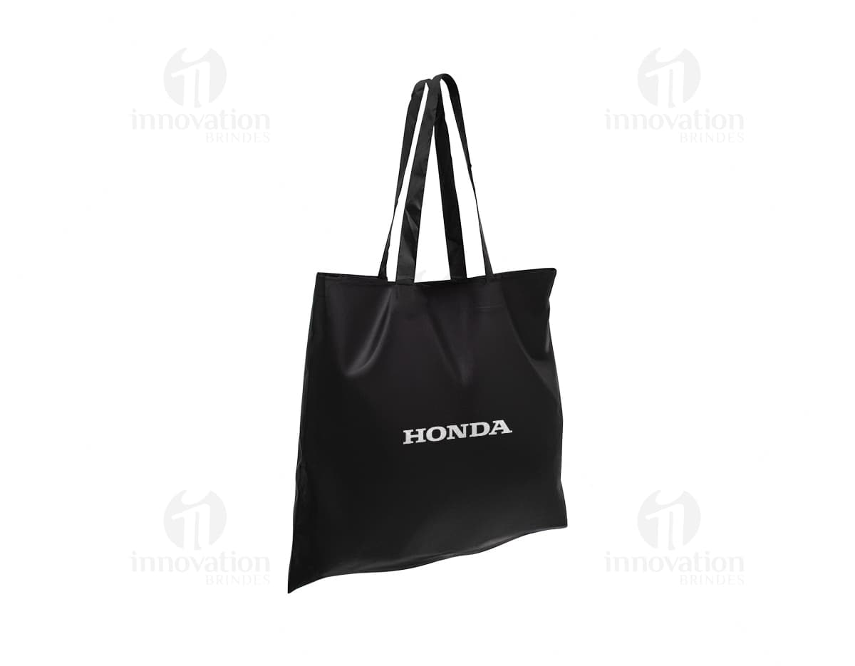 Sacola de Poliéster preta com detalhes cromados, fecho de zíper, alça de transporte e bolsos frontais. Ideal para compras seguras e práticas.