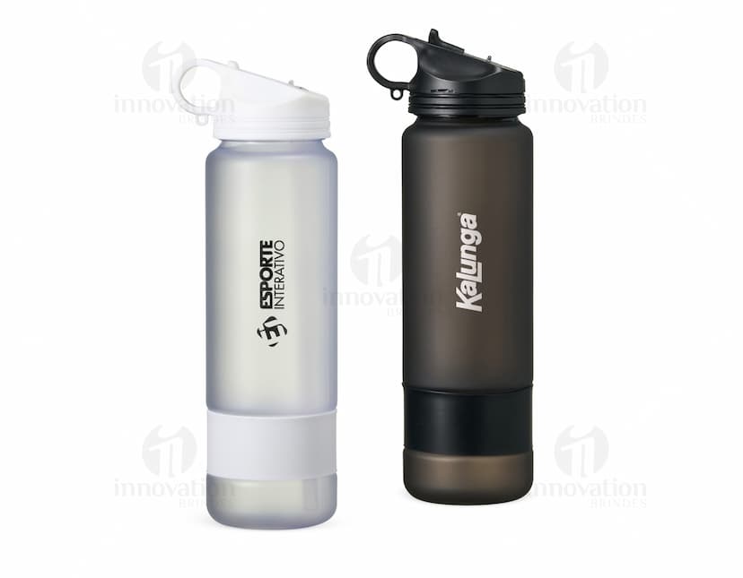 Desodorante em squeeze plástico de 900ml para cuidados de higiene, contendo loção, pó, líquido e cremes de beleza e saúde. Embalagem transparente, clean e com tampa na cor amarela. Ideal para banho, corpo, cabelo e cuidados diários, seja em casa, no spa ou na farmácia.