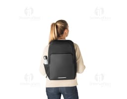Mochila preta de couro moderna equipada com zíper, alça de transporte e bolsos. Ideal para viagens de negócios ou uso diário