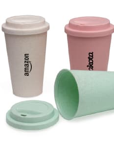 Container vazio de copo fibra de bambu 450ml, feito de plástico, com tampa de coloração preta. Objeto de design sustentável, ideal para armazenar bebidas quentes ou frias.