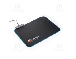 Tapete para jogos em poliéster preto com design clean e textura de couro, ideal para utilização de notebooks, mouse e outros