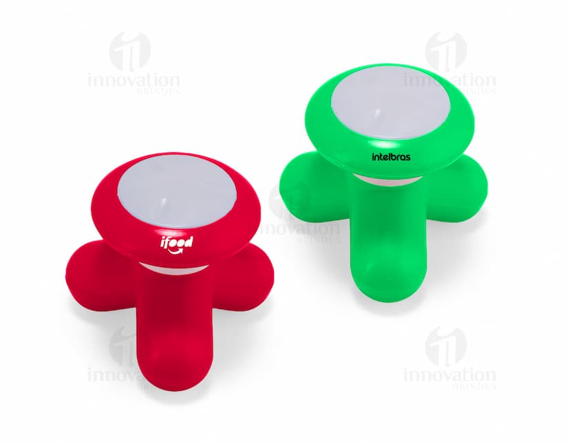 Mini Massageador Corporal em forma de bastão, cor branca com detalhes em rosa. Possui cabeça massageadora e botão de ligar/desligar na parte superior. Ideal para relaxar e aliviar tensões musculares.