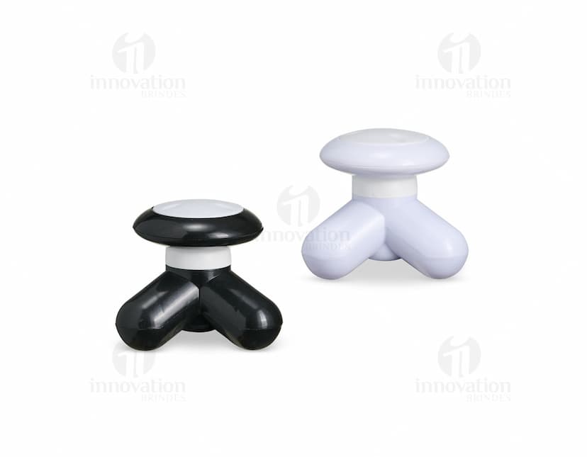 Mini Massageador Corporal em forma de bastão, cor branca com detalhes em rosa. Possui cabeça massageadora e botão de ligar/desligar na parte superior. Ideal para relaxar e aliviar tensões musculares.