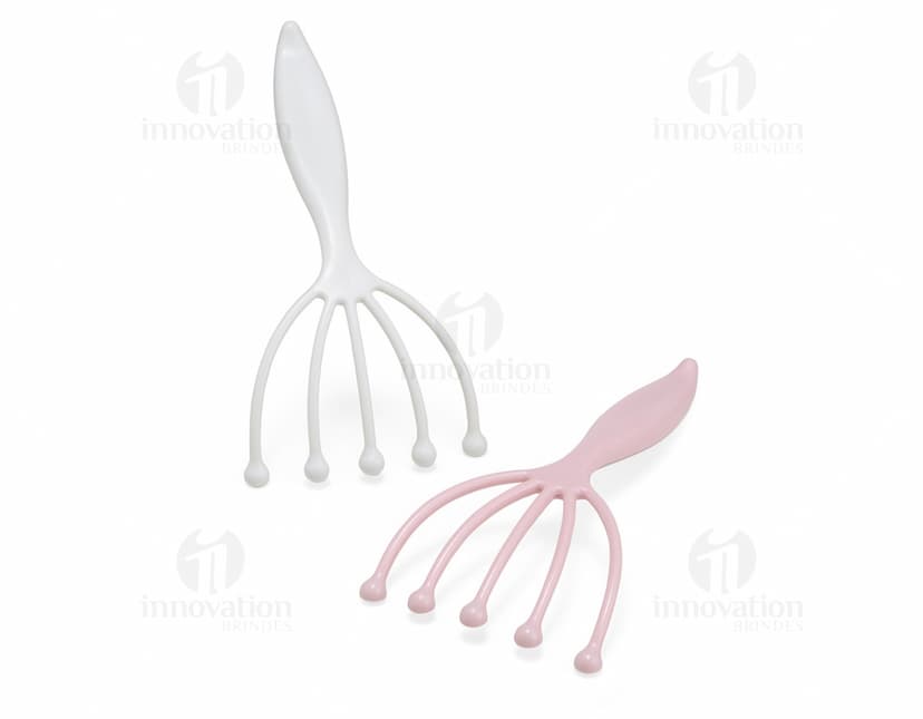 Massageador de 5 Garras em ação massageando a pele de uma pessoa.