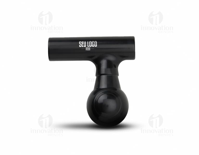 Massageador portátil de cor rosa, com design compacto e botões de controle na parte frontal.