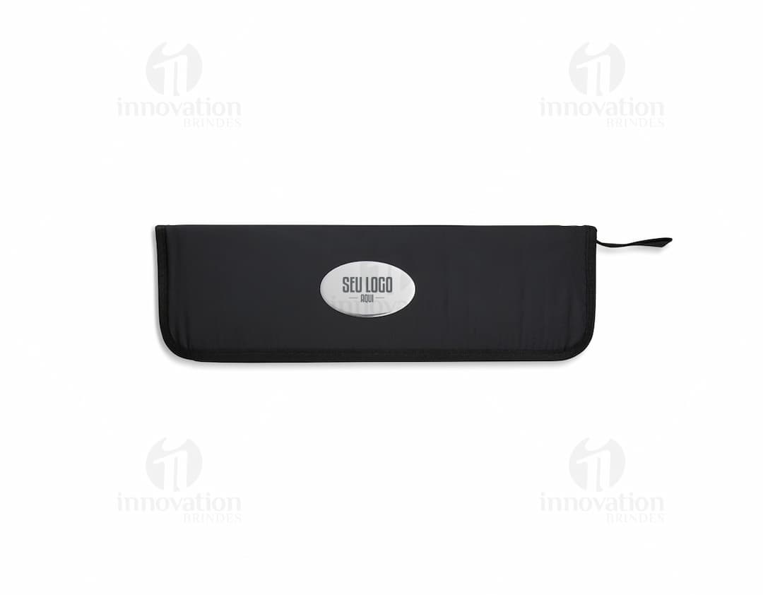 Kit churrasco 4 peças em aço inoxidável, composto por faca, garfo, pinça e pegador, isolados em fundo branco.