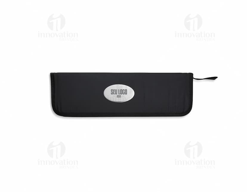 Kit churrasco 4 peças em aço inoxidável, composto por faca, garfo, pinça e pegador, isolados em fundo branco.