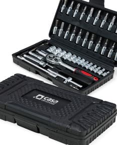 Kit Ferramenta 45 peças em estojo com diversas ferramentas como chaves de fenda, alicates, martelo e outros acessórios.
