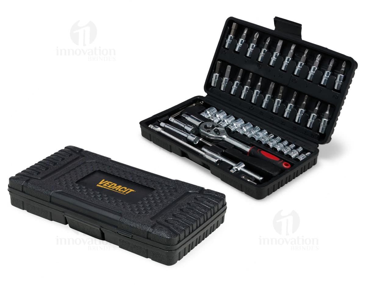 Kit Ferramenta 45 peças em estojo com diversas ferramentas como chaves de fenda, alicates, martelo e outros acessórios.