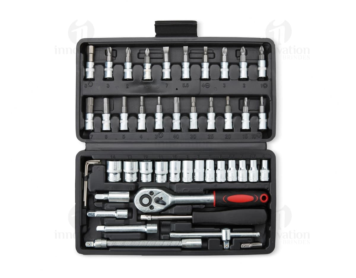 Kit Ferramenta 45 peças em estojo com diversas ferramentas como chaves de fenda, alicates, martelo e outros acessórios.