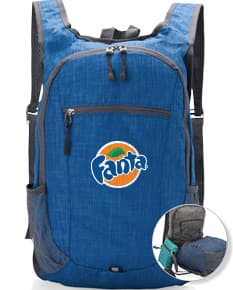 Mochila Oxford Dobrável 16 Litros em cor preta, feita de material resistente e leve, com capacidade para armazenar até 16 litros de objetos. Ideal para viagens ou uso diário.