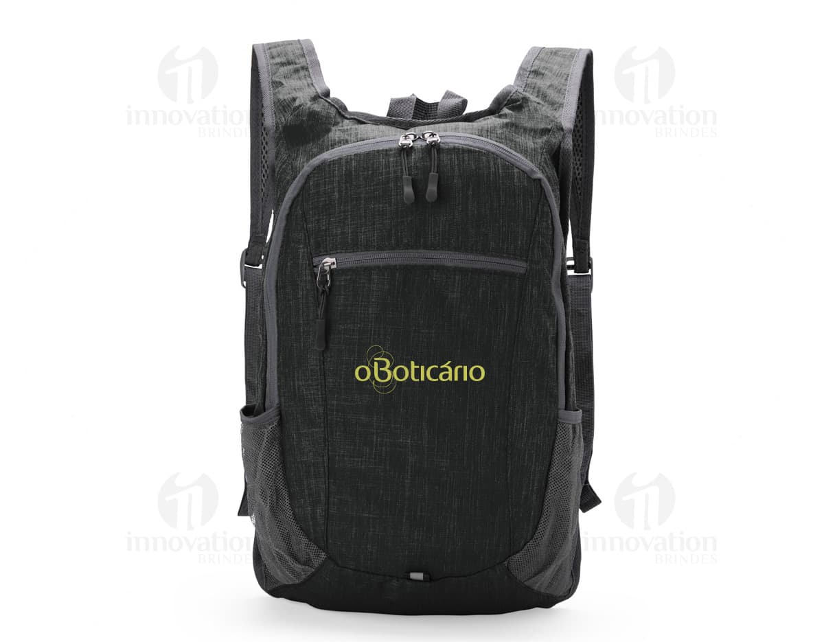 Mochila Oxford Dobrável 16 Litros em cor preta, feita de material resistente e leve, com capacidade para armazenar até 16 litros de objetos. Ideal para viagens ou uso diário.