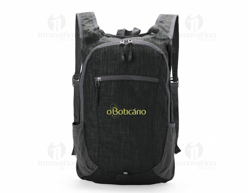 Mochila Oxford Dobrável 16 Litros em cor preta, feita de material resistente e leve, com capacidade para armazenar até 16 litros de objetos. Ideal para viagens ou uso diário.