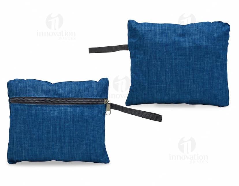 Mochila Oxford Dobrável 16 Litros em cor preta, feita de material resistente e leve, com capacidade para armazenar até 16 litros de objetos. Ideal para viagens ou uso diário.