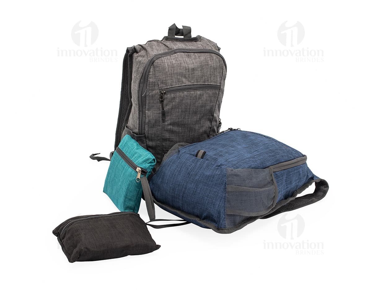 Mochila Oxford Dobrável 16 Litros em cor preta, feita de material resistente e leve, com capacidade para armazenar até 16 litros de objetos. Ideal para viagens ou uso diário.