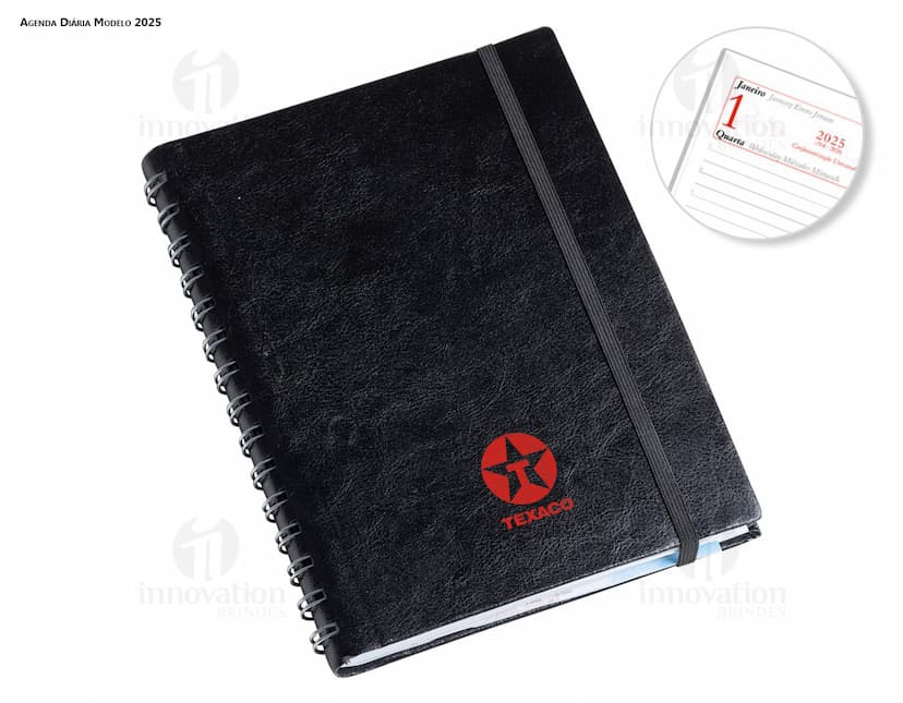 Agenda executiva em couro preto com fecho metálico e folhas de papel em branco.