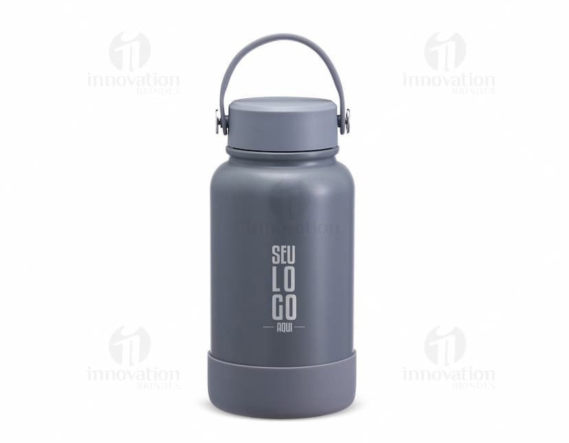 Garrafa térmica de 700ml em aço inoxidável com tampa rosqueável e alça dobrável.