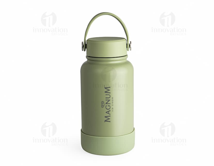 Garrafa térmica de 700ml em aço inoxidável com tampa rosqueável e alça dobrável.