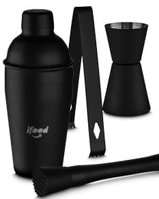 Kit Drink Coqueteleira e Acessórios em fundo branco com uma coqueteleira de vidro, um mexedor, um dosador e um filtro de gelo.