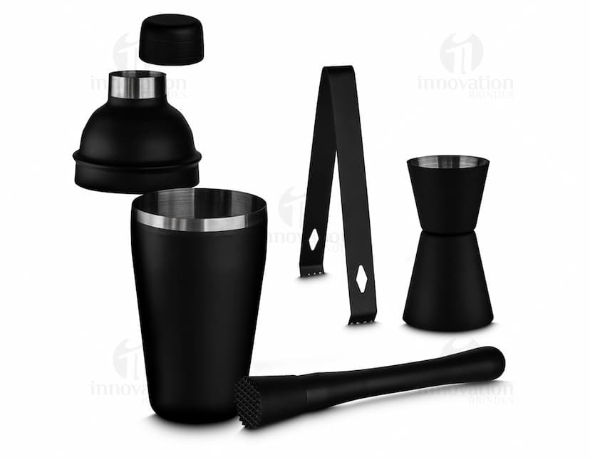 Kit Drink Coqueteleira e Acessórios em fundo branco com uma coqueteleira de vidro, um mexedor, um dosador e um filtro de gelo.