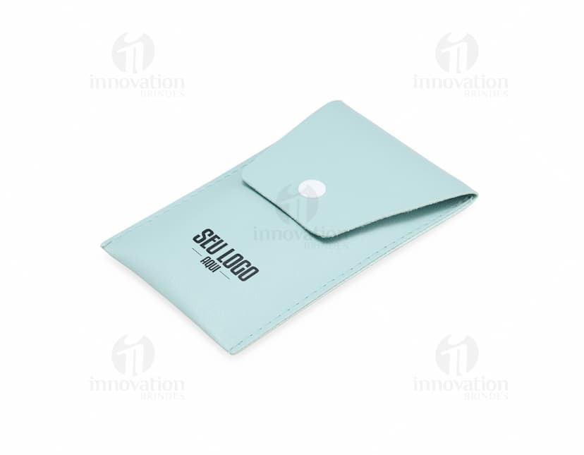 Kit Pincel 8 peças em diversos tamanhos e cores em fundo branco.